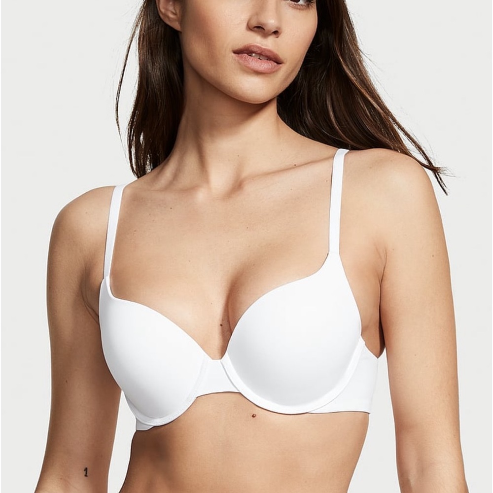 White Victoria’s Secret tee shirt bra with adjustable straps